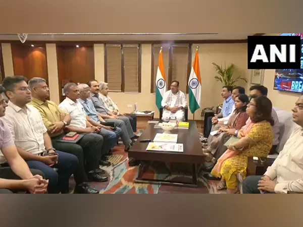 Rajasthan CM ने पाकिस्तान के साथ सीमा पर बढ़ते तनाव के बीच उच्च स्तरीय बैठक की Rajasthan CM ने पाकिस्तान के साथ सीमा पर बढ़ते तनाव के बीच उच्च स्तरीय बैठक की