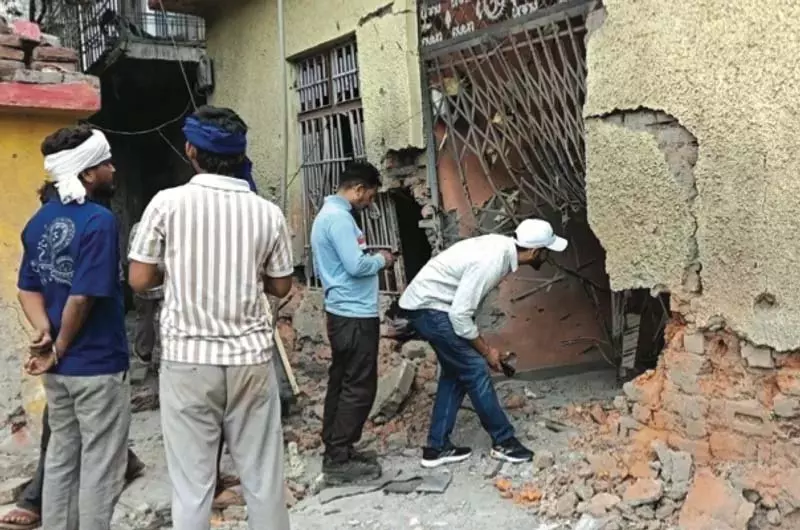 उरी, तंगधार में कई घर क्षतिग्रस्त उरी, तंगधार में कई घर क्षतिग्रस्त