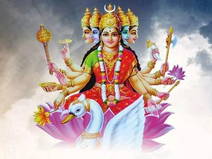 Gayatri Mantra के जाप से जीवन में बदलाव आ सकता है ,नहीं होगा यकीन Gayatri Mantra के जाप से जीवन में बदलाव आ सकता है ,नहीं होगा यकीन