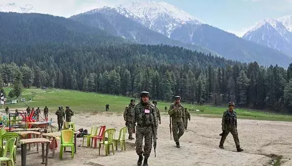 Pahalgam पीड़ित का बेटा हमले में पिता खोकर सेना में शामिल होने को तैयार Pahalgam पीड़ित का बेटा हमले में पिता खोकर सेना में शामिल होने को तैयार