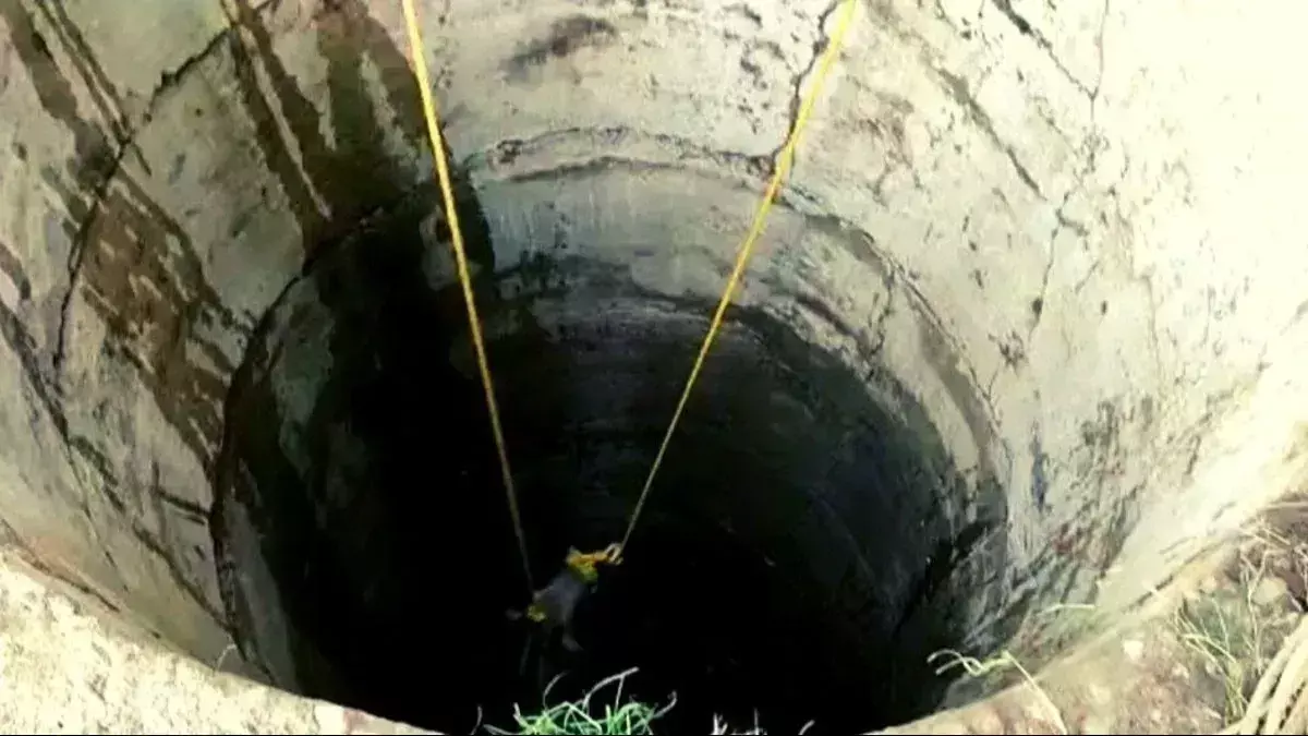 Koderma: कुएं में उतरे दो युवकों की जहरीली गैस से मौत Koderma: कुएं में उतरे दो युवकों की जहरीली गैस से मौत