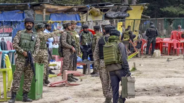 Defence Ministry ने मीडिया से सुरक्षा अभियानों की लाइव कवरेज से बचने का आग्रह किया Defence Ministry ने मीडिया से सुरक्षा अभियानों की लाइव कवरेज से बचने का आग्रह किया