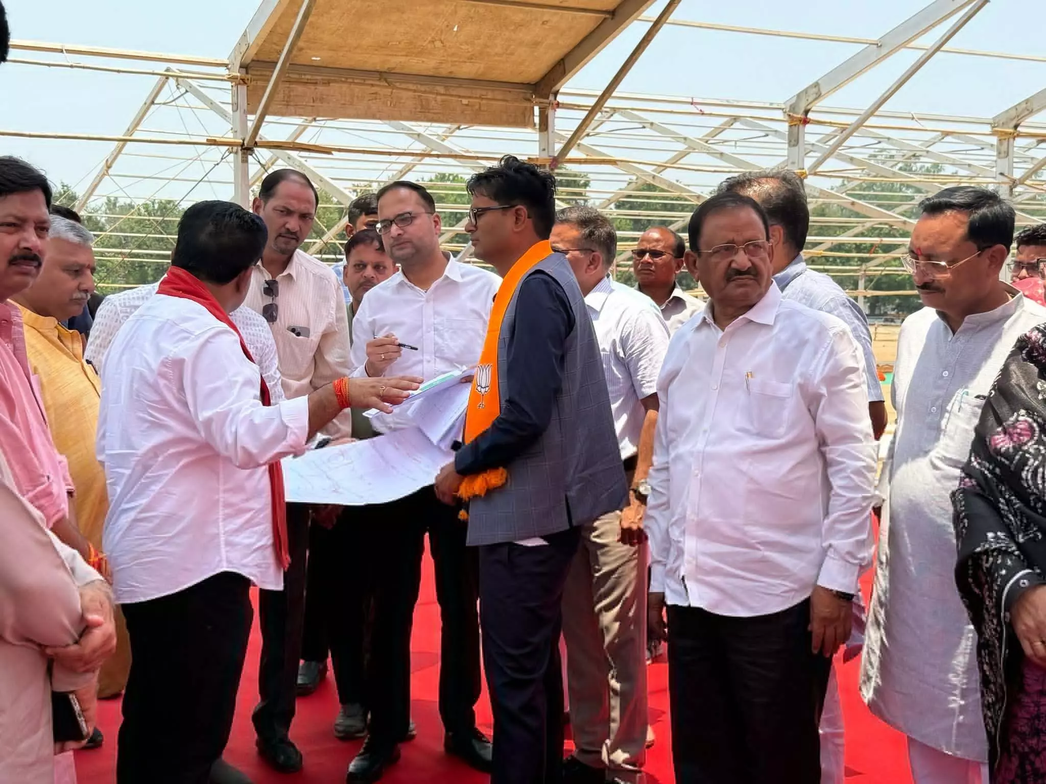 मंत्री ओपी चौधरी ने शिवराज सिंह चौहान के अंबिकापुर कार्यक्रम स्थल का किया निरीक्षण मंत्री ओपी चौधरी ने शिवराज सिंह चौहान के अंबिकापुर कार्यक्रम स्थल का किया निरीक्षण