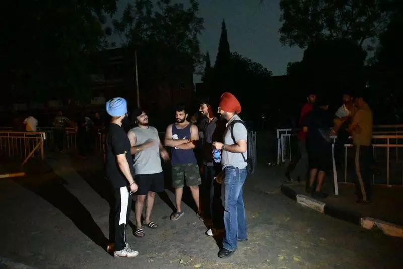 Chandigarh में वायुसेना द्वारा जारी हवाई खतरे की चेतावनी समाप्त Chandigarh में वायुसेना द्वारा जारी हवाई खतरे की चेतावनी समाप्त
