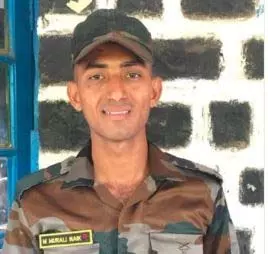 आंध्र के मुख्यमंत्री ने शहीद सैनिक मुरली नाइक को श्रद्धांजलि अर्पित की आंध्र के मुख्यमंत्री ने शहीद सैनिक मुरली नाइक को श्रद्धांजलि अर्पित की