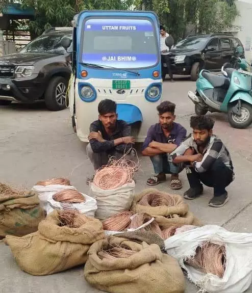 मोहबा बाजार फैक्ट्री में चोरी, तांबा वायर चुराने वाले अरेस्ट मोहबा बाजार फैक्ट्री में चोरी, तांबा वायर चुराने वाले अरेस्ट