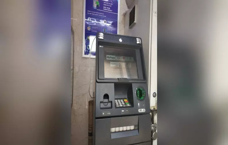 देश में बिना किसी परेशानी के सामान्य चल रही ATM और डिजिटल सेवाएं, फर्जी खबरों से रहें सावधान देश में बिना किसी परेशानी के सामान्य चल रही ATM और डिजिटल सेवाएं, फर्जी खबरों से रहें सावधान