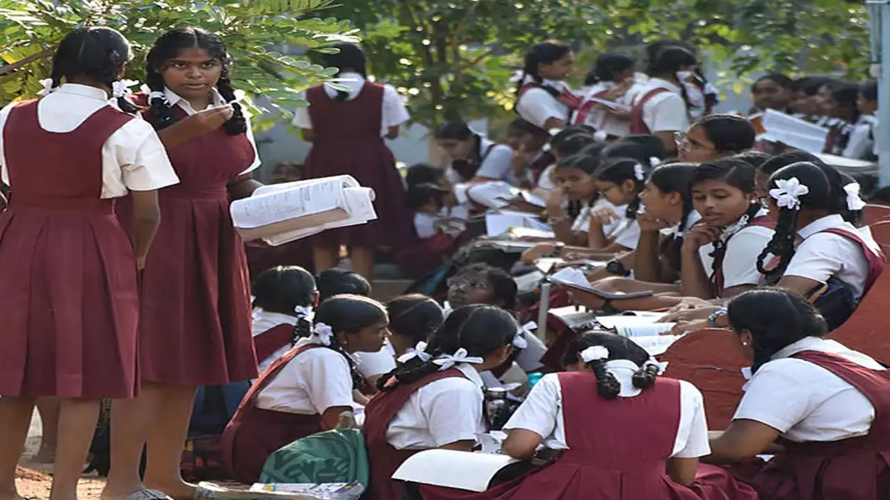 विकलांगता और कठिनाइयों की कोई सीमा नहीं, बोर्ड परीक्षा में इन बच्चों ने अपनी सफलता से दिखाया विकलांगता और कठिनाइयों की कोई सीमा नहीं, बोर्ड परीक्षा में इन बच्चों ने अपनी सफलता से दिखाया