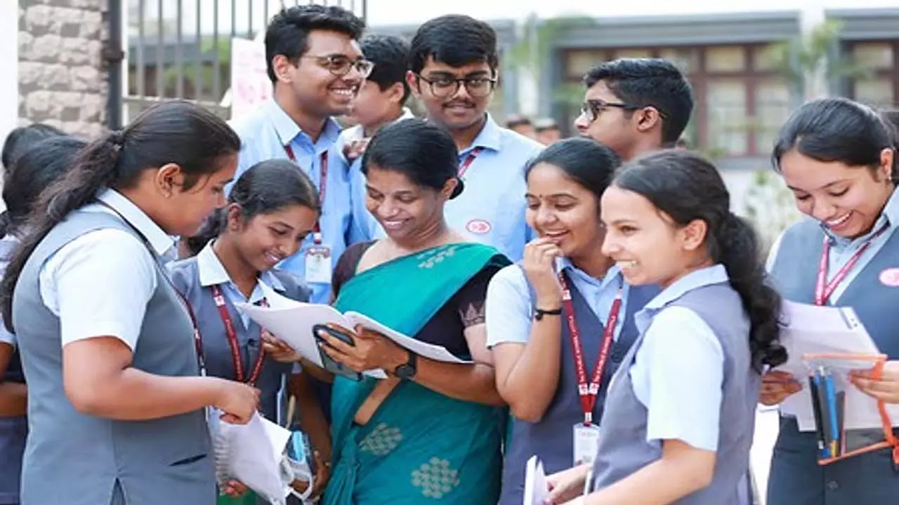 Villupuram ने 95.11 प्रतिशत उत्तीर्णता दर के साथ कक्षा 12 की बोर्ड परीक्षा में 18वें स्थान पर सुधार किया Villupuram ने 95.11 प्रतिशत उत्तीर्णता दर के साथ कक्षा 12 की बोर्ड परीक्षा में 18वें स्थान पर सुधार किया