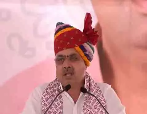 बाड़मेर प्रशासन ने निवासियों के लिए पूर्ण ब्लैकआउट, बाजार बंद करने सहित दिशा-निर्देश जारी किए बाड़मेर प्रशासन ने निवासियों के लिए पूर्ण ब्लैकआउट, बाजार बंद करने सहित दिशा-निर्देश जारी किए
