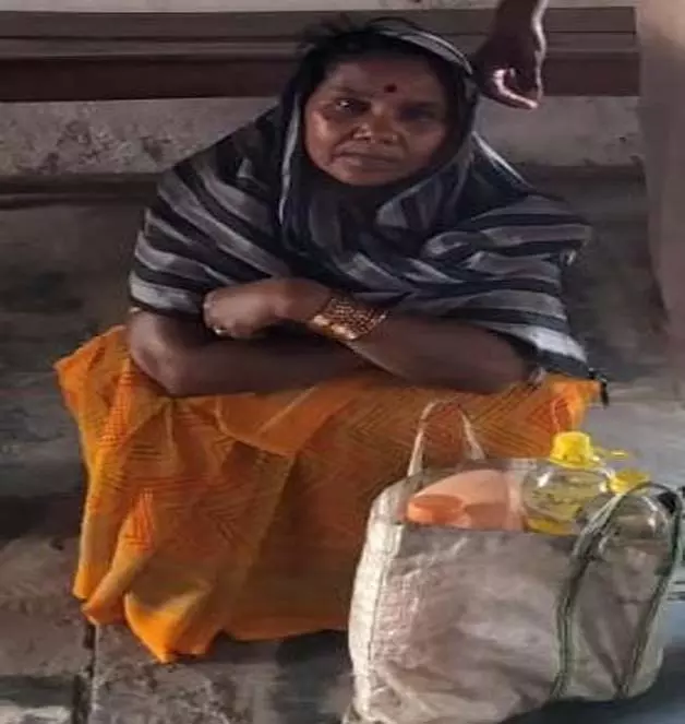 CG: कोडातराई में महिला 9 लीटर शराब बेचते गिरफ्तार CG: कोडातराई में महिला 9 लीटर शराब बेचते गिरफ्तार