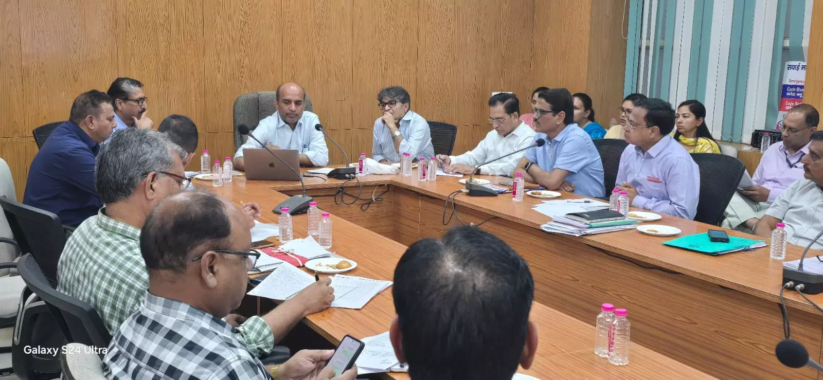 Jaipur: चिकित्सा शिक्षा विभाग ने सीमावर्ती क्षेत्रों के अस्पतालों में आपदा प्रबंधन की तैयारियां सुदृढ़ की Jaipur: चिकित्सा शिक्षा विभाग ने सीमावर्ती क्षेत्रों के अस्पतालों में आपदा प्रबंधन की तैयारियां सुदृढ़ की