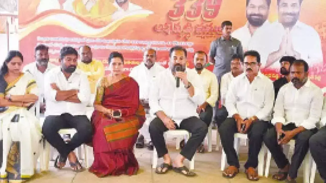 Andhra: लोगों की समस्याओं पर ध्यान दें: कोटमरेड्डी Andhra: लोगों की समस्याओं पर ध्यान दें: कोटमरेड्डी