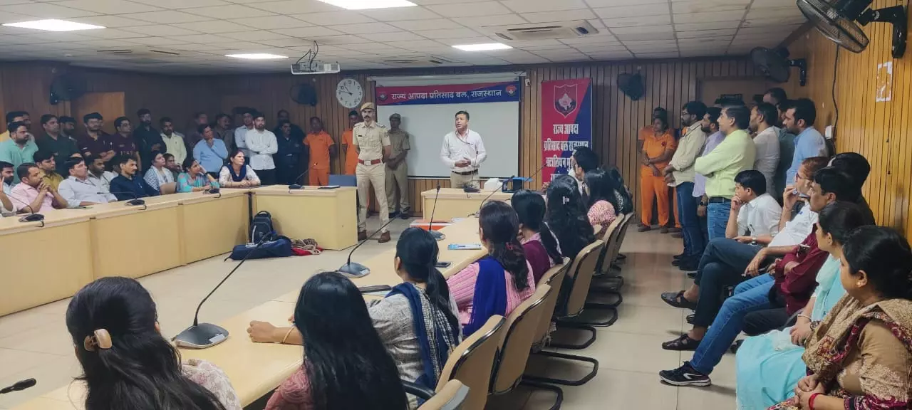 Jaipur: अधिकारियों एवं कर्मचारियों को दिया गया नागरिक सुरक्षा प्रशिक्षण Jaipur: अधिकारियों एवं कर्मचारियों को दिया गया नागरिक सुरक्षा प्रशिक्षण