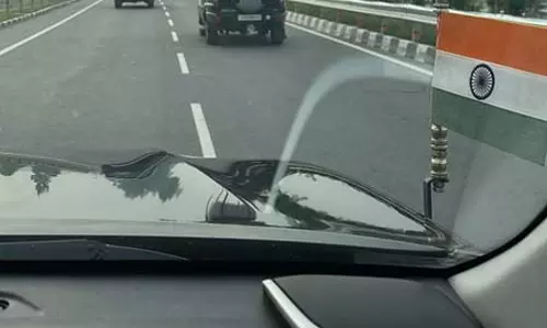 पाकिस्तानी ड्रोन के असफल हमले के बाद स्थिति का जायजा लेने जम्मू निकले उमर अब्दुल्ला पाकिस्तानी ड्रोन के असफल हमले के बाद स्थिति का जायजा लेने जम्मू निकले उमर अब्दुल्ला