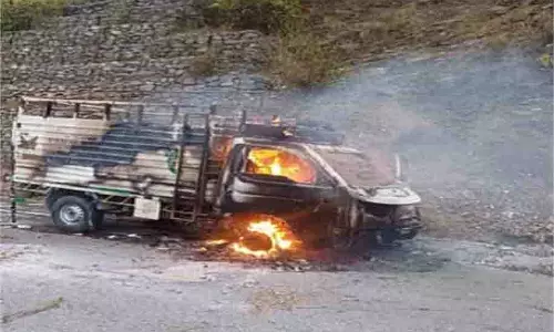 Uttarakhand: पिकअप वाहन में लगी आग, बाल-बाल बचा चालक