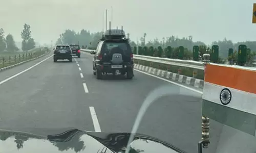 पाकिस्तानी ड्रोन के असफल हमले के बाद स्थिति का जायजा लेने जम्मू निकले उमर अब्दुल्ला