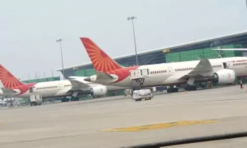 एयर इंडिया ने यात्रियों से एयरपोर्ट पर तीन घंटे पहले पहुंचने की अपील की एयर इंडिया ने यात्रियों से एयरपोर्ट पर तीन घंटे पहले पहुंचने की अपील की