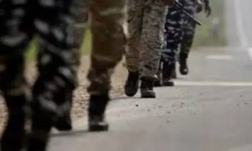 सीमा पर तनाव के बीच CRPF ने जम्मू-कश्मीर में अतिरिक्त बटालियनें भेजीं सीमा पर तनाव के बीच CRPF ने जम्मू-कश्मीर में अतिरिक्त बटालियनें भेजीं