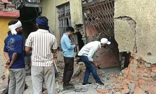 उरी, तंगधार में कई घर क्षतिग्रस्त उरी, तंगधार में कई घर क्षतिग्रस्त