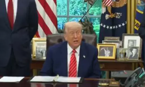 Trump ने यूनाइटेड किंगडम के साथ व्यापार समझौते की घोषणा की Trump ने यूनाइटेड किंगडम के साथ व्यापार समझौते की घोषणा की
