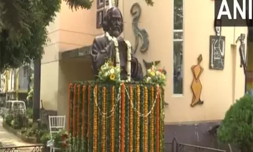 सिलीगुड़ी नगर निगम में मनाई गई Rabindranath Tagore की 164वीं जयंती सिलीगुड़ी नगर निगम में मनाई गई Rabindranath Tagore की 164वीं जयंती