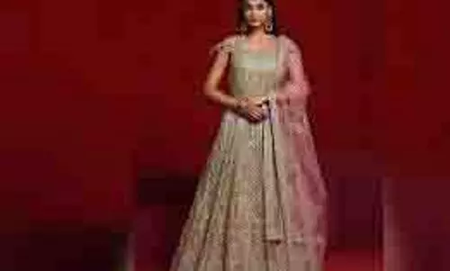 Fashion Tips: वेडिंग सीजन के लिए खरीदें ये अनारकली सूट, यहां देखें टॉप डिजाइन Fashion Tips: वेडिंग सीजन के लिए खरीदें ये अनारकली सूट, यहां देखें टॉप डिजाइन