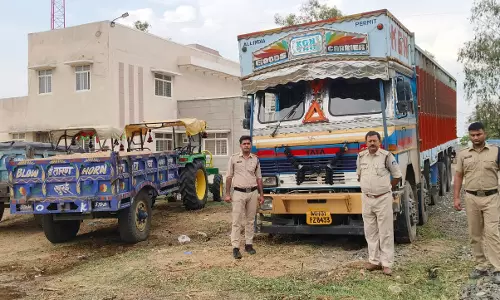Barhi पुलिस ने 250 बकरियों से लदे ट्रक को पकड़ा, अवैध परिवहन पर कार्रवाई Barhi पुलिस ने 250 बकरियों से लदे ट्रक को पकड़ा, अवैध परिवहन पर कार्रवाई
