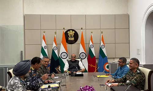 रक्षा मंत्री Rajnath Singh ने बढ़ते तनाव के बीच साउथ ब्लॉक में समीक्षा बैठक की