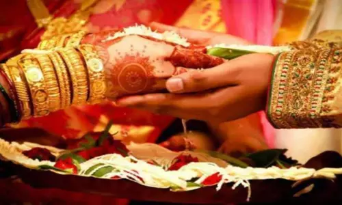 Shahjahanpur: बारात लौटी तो दूल्हे को मनाकर कराई शादी Shahjahanpur: बारात लौटी तो दूल्हे को मनाकर कराई शादी