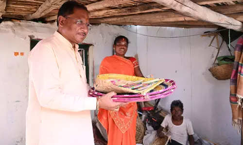 CM विष्णुदेव साय ने परिवार में शादी के लिए कुलेश्वरी कमार से खरीदा पर्रा, धुकना और सुपा CM विष्णुदेव साय ने परिवार में शादी के लिए कुलेश्वरी कमार से खरीदा पर्रा, धुकना और सुपा