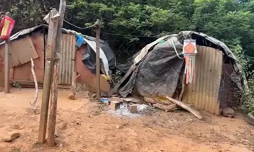 Goa के शिरवोई में अनधिकृत प्रवासी बस्ती ने कानूनी और नैतिक चिंताएं पैदा की Goa के शिरवोई में अनधिकृत प्रवासी बस्ती ने कानूनी और नैतिक चिंताएं पैदा की