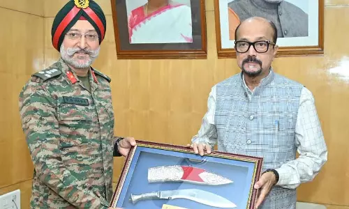राज्यपाल डेका से छत्तीसगढ़ और ओडिशा सब एरिया कमांडर ने की भेंट