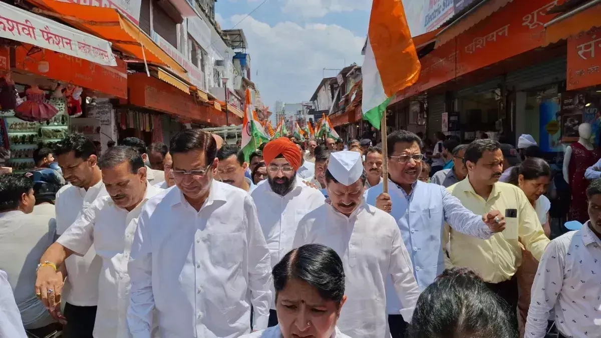 Dehradun: कांग्रेस की तिरंगा यात्रा में नेताओं ने सेना के पराक्रम को किया सलाम