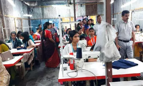 Alipurduar जिला प्रशासन ने 50 महिलाओं को प्रशिक्षित कर दर्जी की नौकरी दी