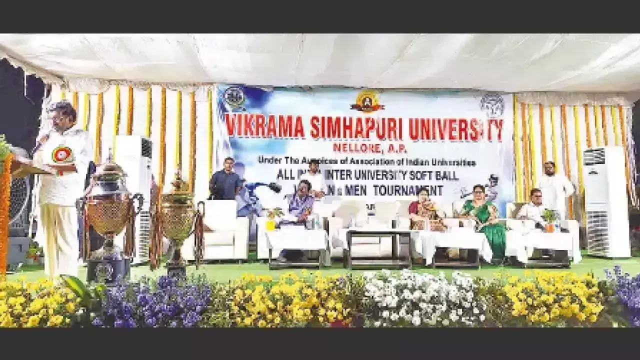 Andhra: अखिल भारतीय अंतर विश्वविद्यालय सॉफ्ट बॉल टूर्नामेंट का समापन