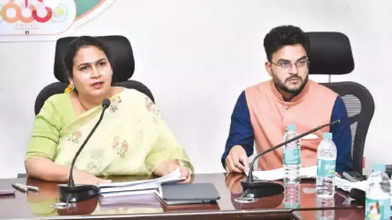 Andhra: नगर निगम प्रमुख ने अधिकारियों को स्मार्ट सिटी के कार्यों में तेजी लाने के निर्देश दिए