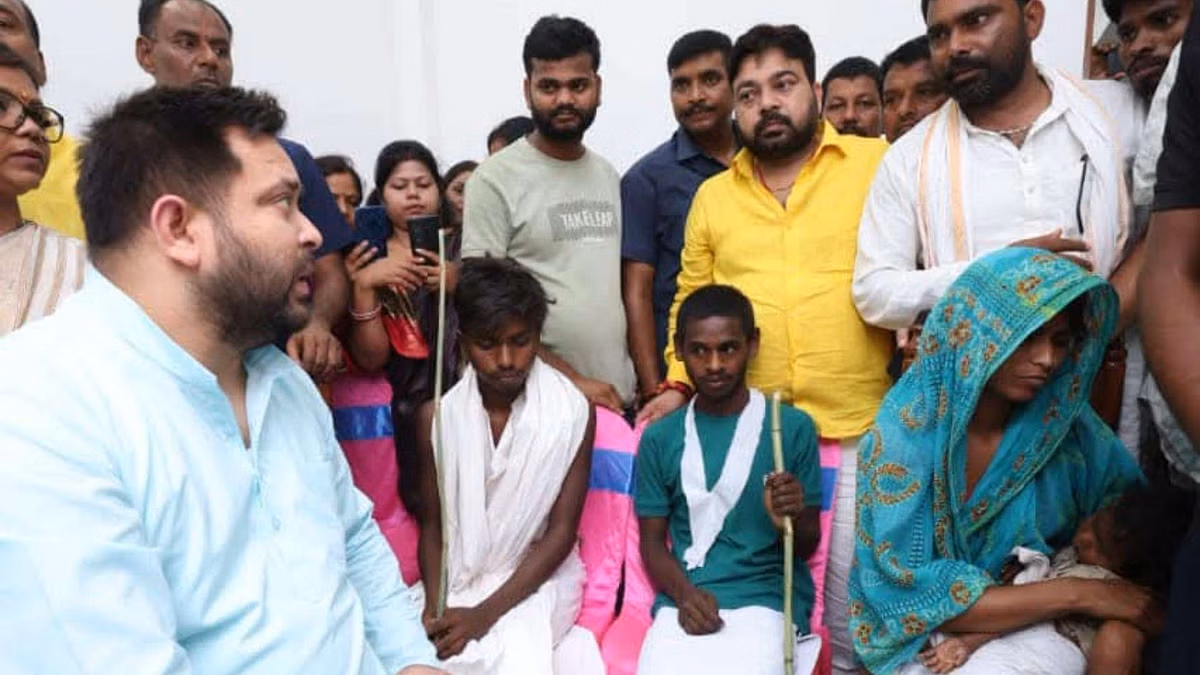 Bhagalpur में तेजस्वी यादव का दौरा, व्यवसायी परिवार से की संवेदना भेंट Bhagalpur में तेजस्वी यादव का दौरा, व्यवसायी परिवार से की संवेदना भेंट