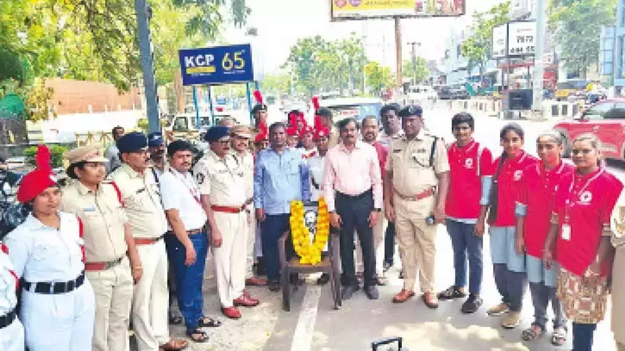 Rajahmundry: रेड क्रॉस दिवस मनाया गया Rajahmundry: रेड क्रॉस दिवस मनाया गया