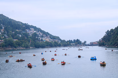 Nainital में ठंडी हवाओं ने बढ़ाई सिहरन, मौसम हुआ सुहाना