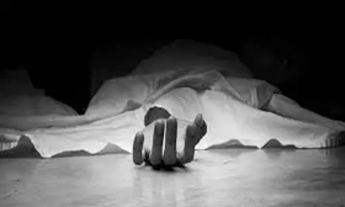 Indore में यूपीएससी की तैयारी कर रही युवती ने की आत्महत्या, बिल्डिंग से कूदी Indore में यूपीएससी की तैयारी कर रही युवती ने की आत्महत्या, बिल्डिंग से कूदी
