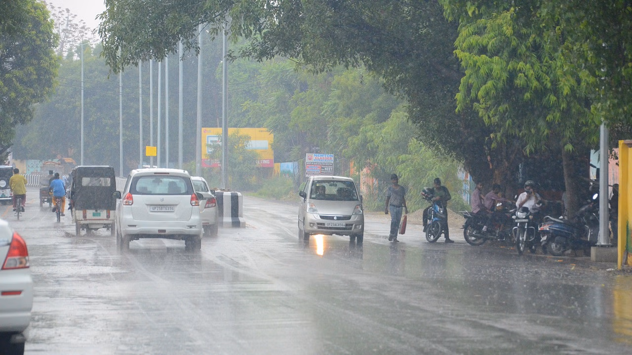 Bareilly का मौसम बदलेगा मिजाज, साफ आसमान के बीच बारिश की संभावना Bareilly का मौसम बदलेगा मिजाज, साफ आसमान के बीच बारिश की संभावना