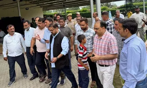 सतीश शर्मा ने GMC का दौरा कर सीमा पर गोलीबारी के पीड़ितों के स्वास्थ्य की जानकारी ली