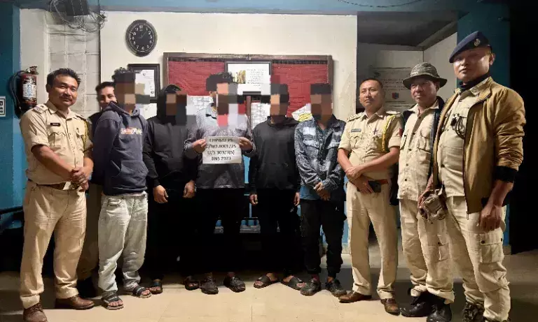 Nagaland: कोहिमा में डकैती और चोरी के आरोप में 5 लोग गिरफ्तार Nagaland: कोहिमा में डकैती और चोरी के आरोप में 5 लोग गिरफ्तार