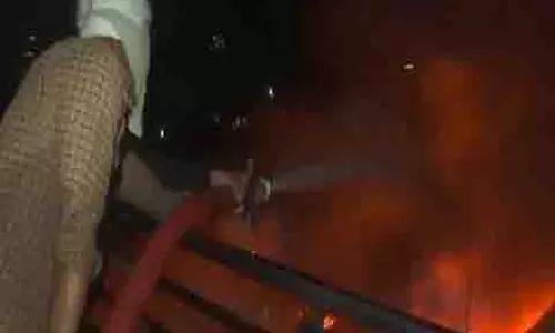 Gwalior में कबाड़ के गोदाम में लगी आग