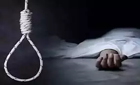 MP News: घर के कमरे में फंदे से लटकी मिली लाश, जांच में जुटी पुलिस MP News: घर के कमरे में फंदे से लटकी मिली लाश, जांच में जुटी पुलिस