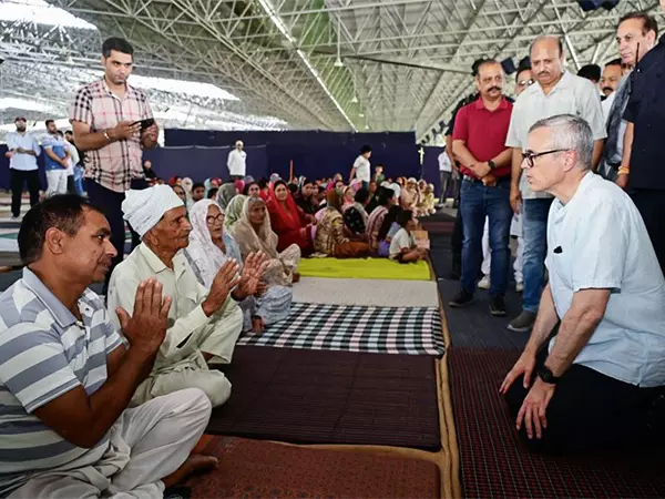 CM Abdullah ने पाकिस्तानी गोलाबारी में मारे गए प्रशासनिक अधिकारी राज कुमार थप्पा के निधन पर दुख व्यक्त किया CM Abdullah ने पाकिस्तानी गोलाबारी में मारे गए प्रशासनिक अधिकारी राज कुमार थप्पा के निधन पर दुख व्यक्त किया