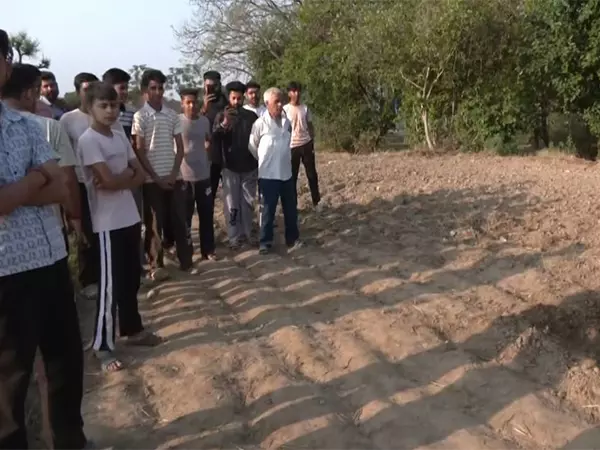 Akhnoor में धमाकों की आवाज सुनी गई, किसी के घायल होने की खबर नहीं Akhnoor में धमाकों की आवाज सुनी गई, किसी के घायल होने की खबर नहीं