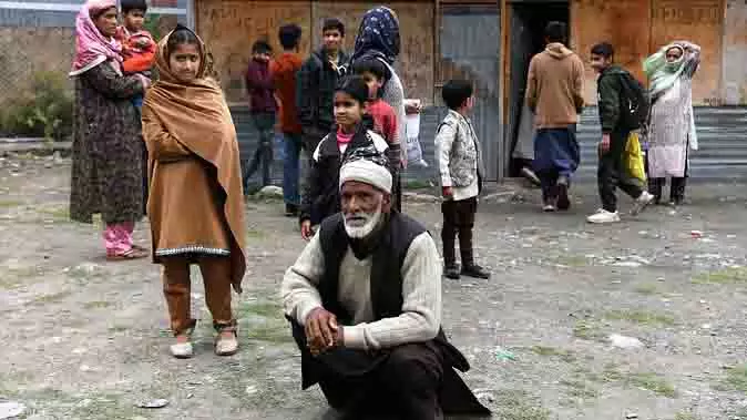 Jammu-Kashmir : भारी गोलीबारी के चलते सीमावर्ती गांवों में दहशत Jammu-Kashmir : भारी गोलीबारी के चलते सीमावर्ती गांवों में दहशत