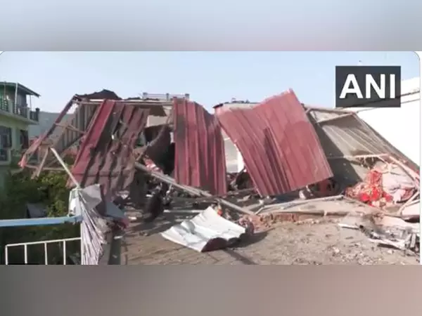 Poonch में पाकिस्तानी सेना ने नागरिक इलाकों को निशाना बनाया Poonch में पाकिस्तानी सेना ने नागरिक इलाकों को निशाना बनाया